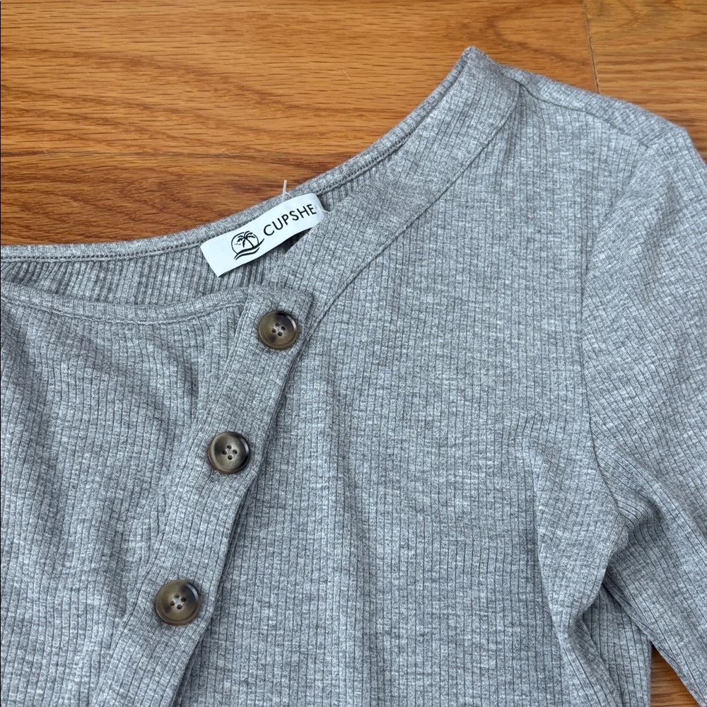 Cupshe Gray Ribbed Top - Picture 2 of 4